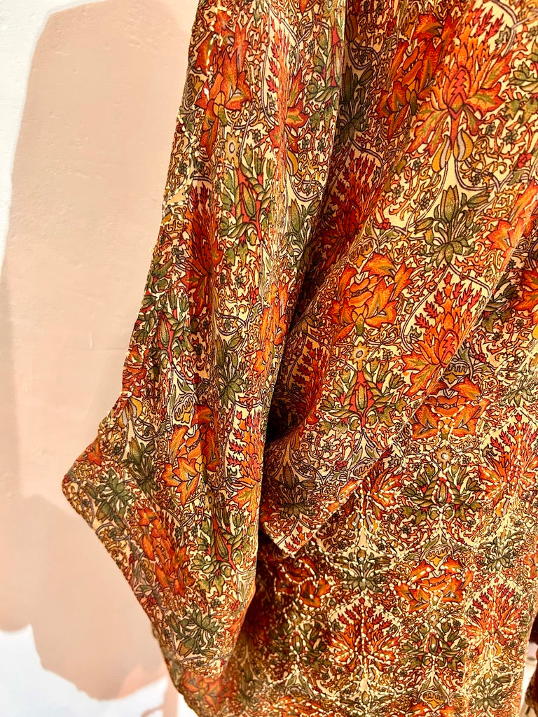 BINDI, KIMONO MI-LONG EN SOIE