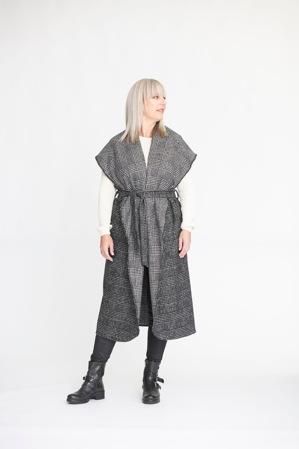 MODELE AMORE Manteau sans manches Prince de Galles ceinturé