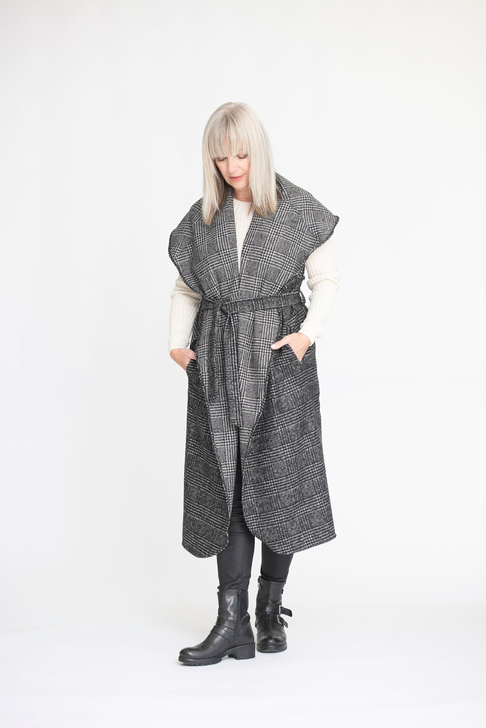 MODELE AMORE Manteau sans manches Prince de Galles ceinturé