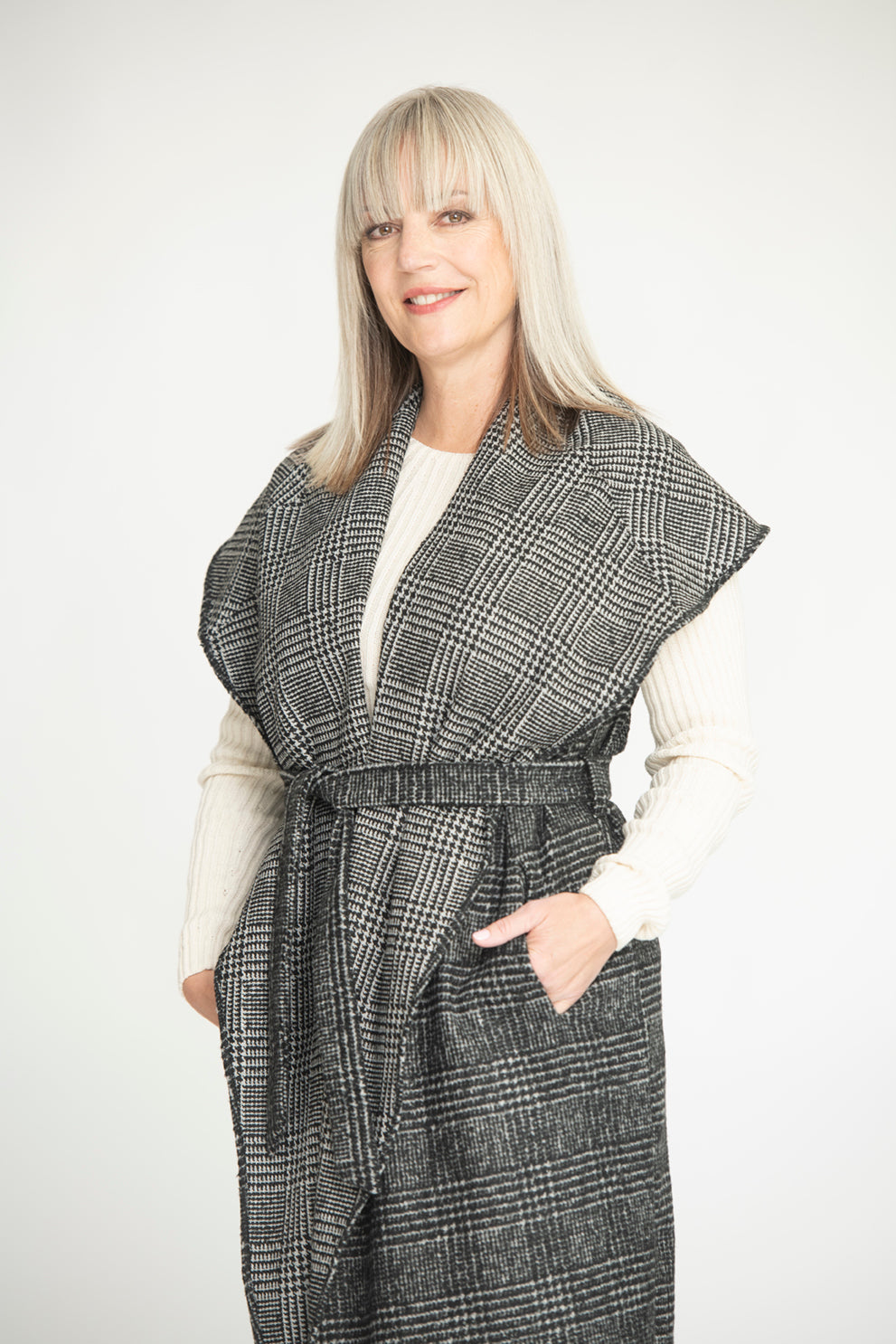 MODELE AMORE Manteau sans manches Prince de Galles ceinturé