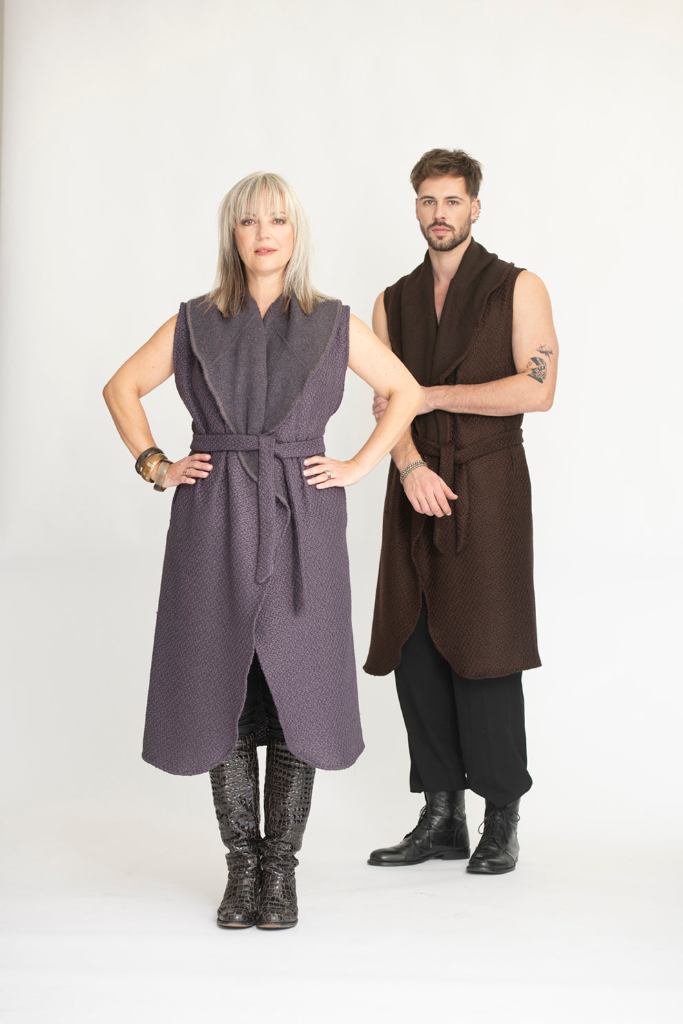 MODELE AMORE Manteau sans manches bouclette ceinturé