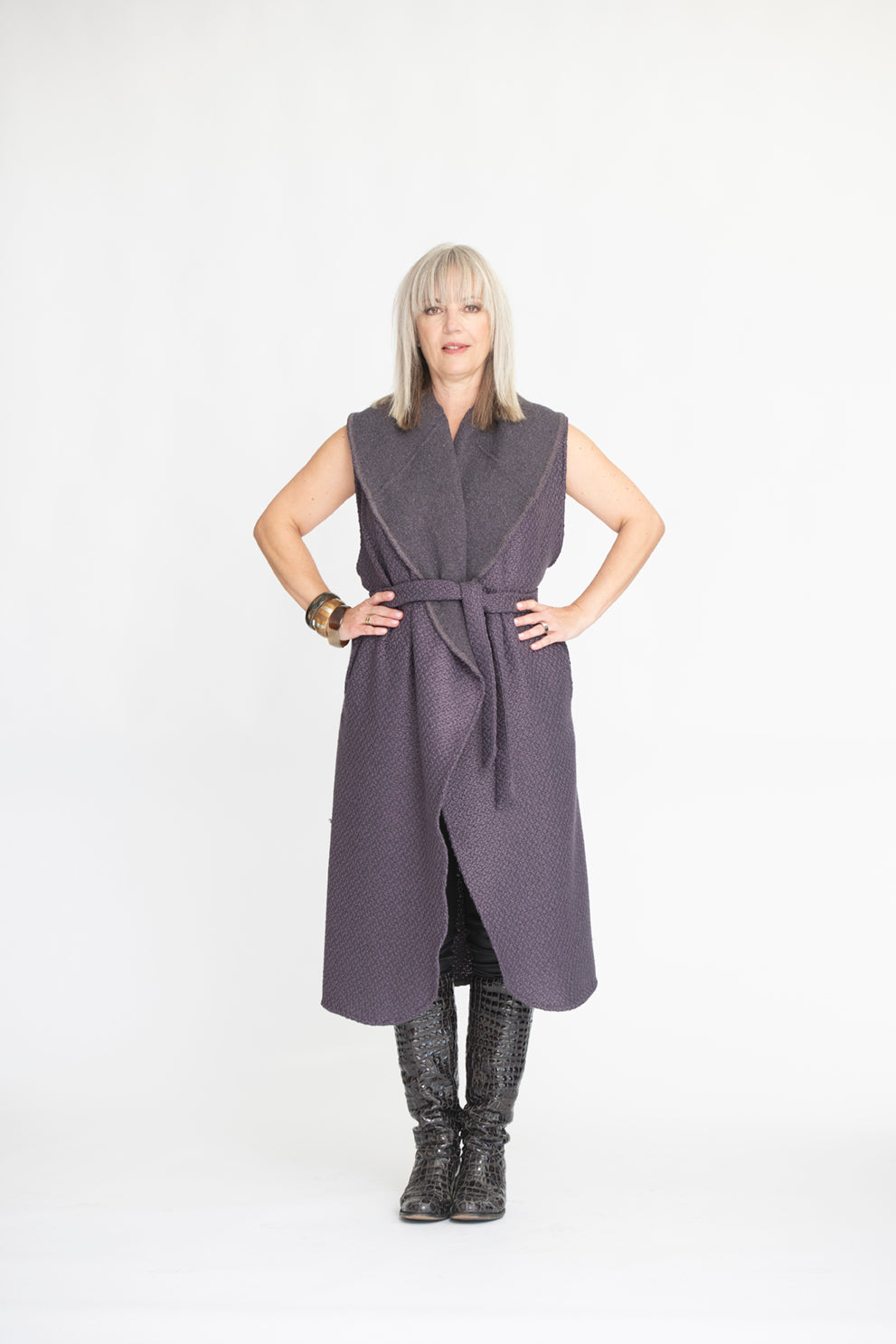 MODELE AMORE Manteau sans manches bouclette ceinturé