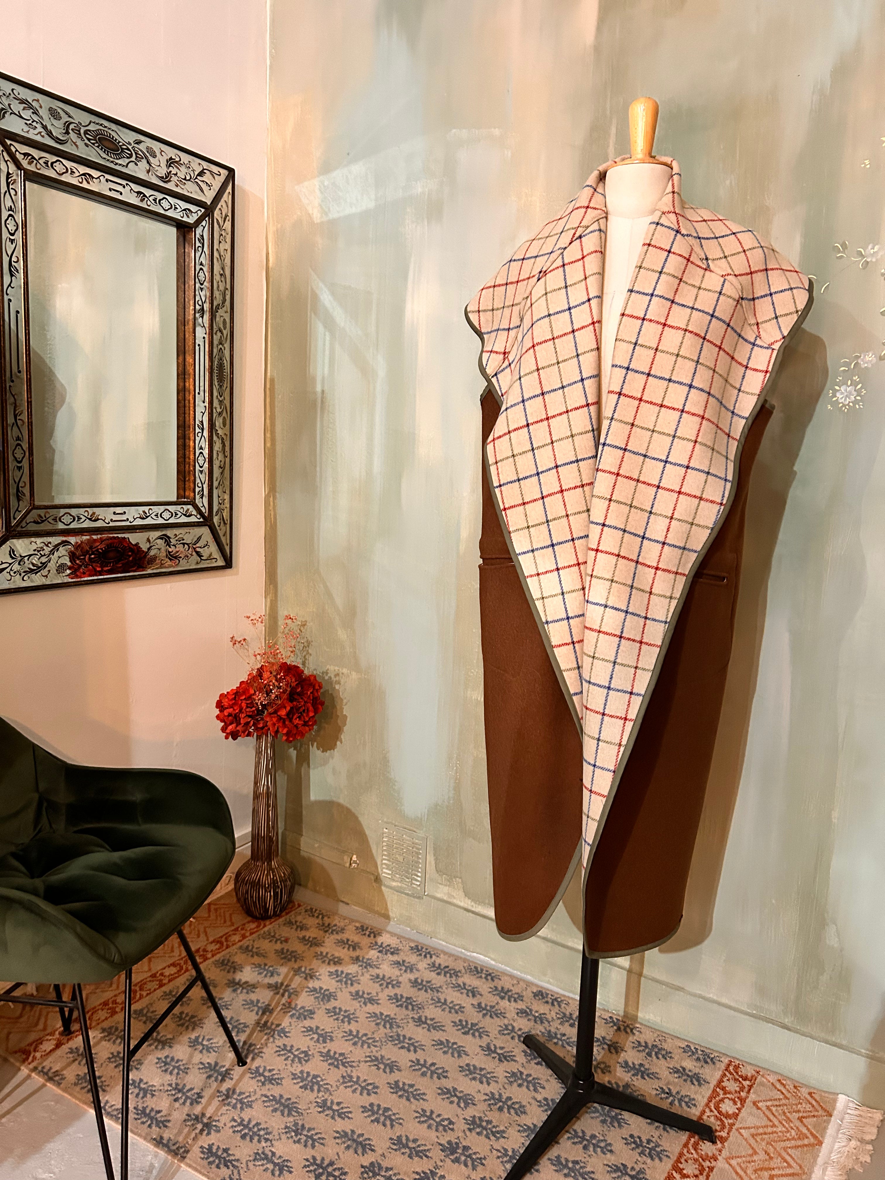 Manteau réversible sans manche en 100% pure laine vierge