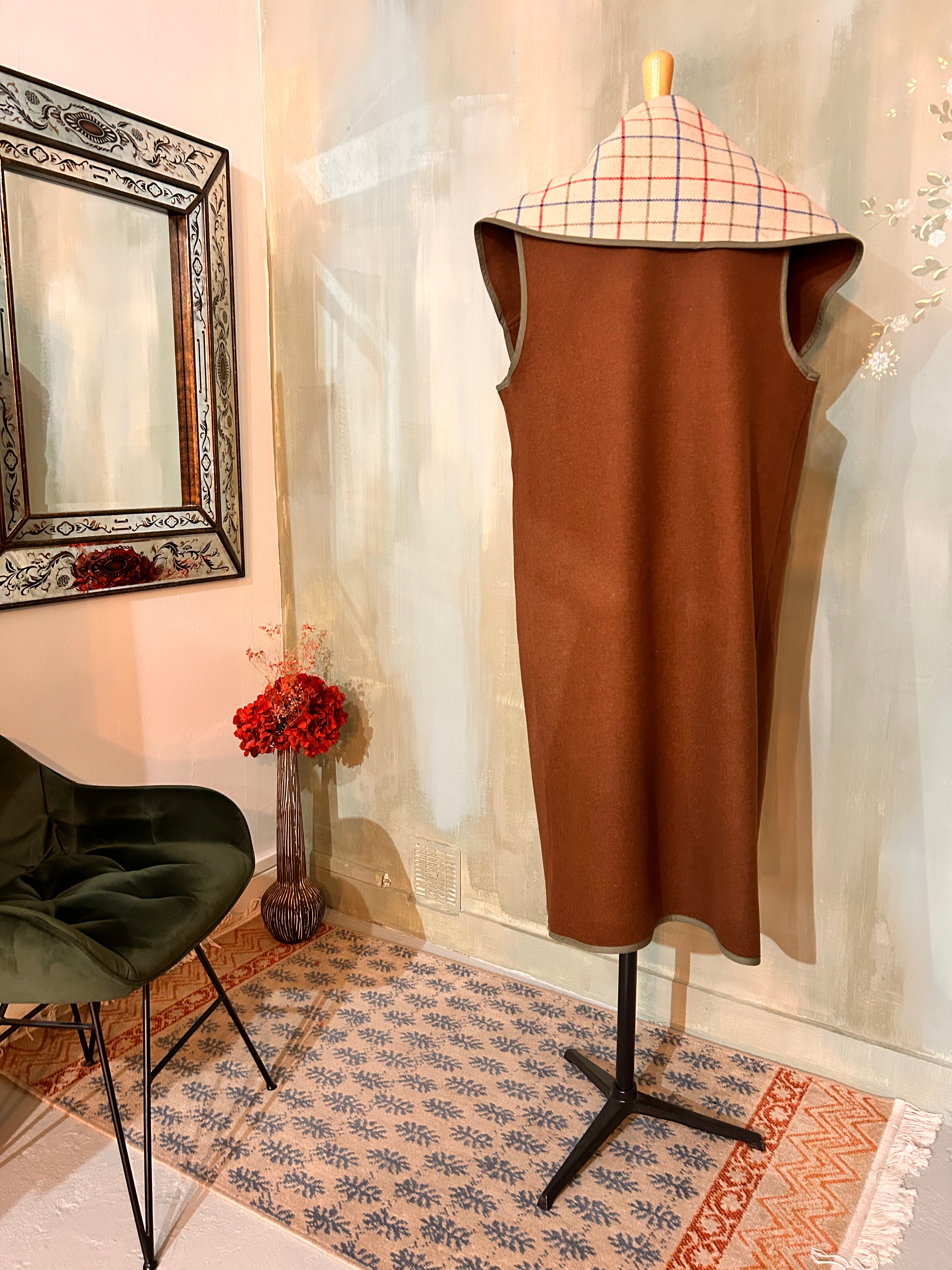 Manteau réversible sans manche en 100% pure laine vierge