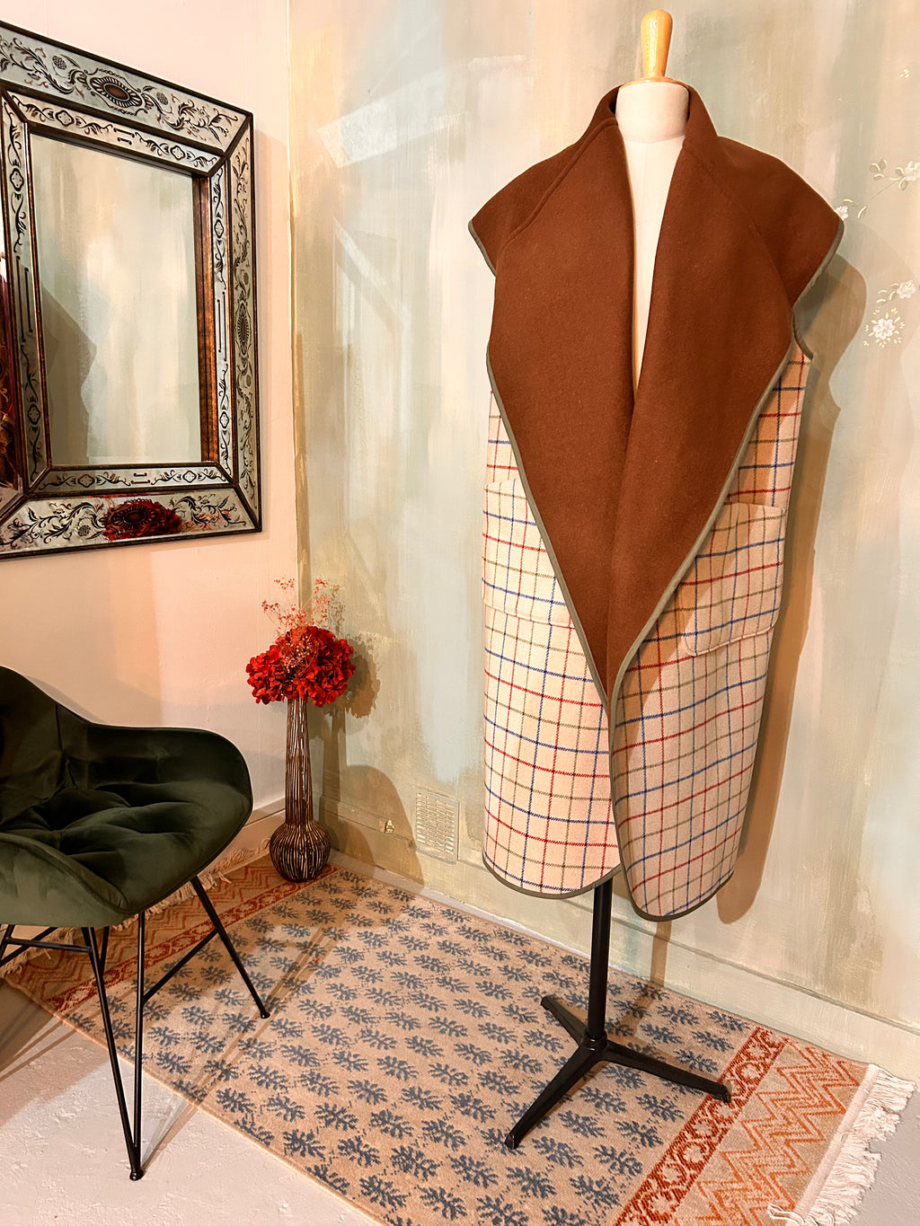 Manteau réversible sans manche en 100% pure laine vierge