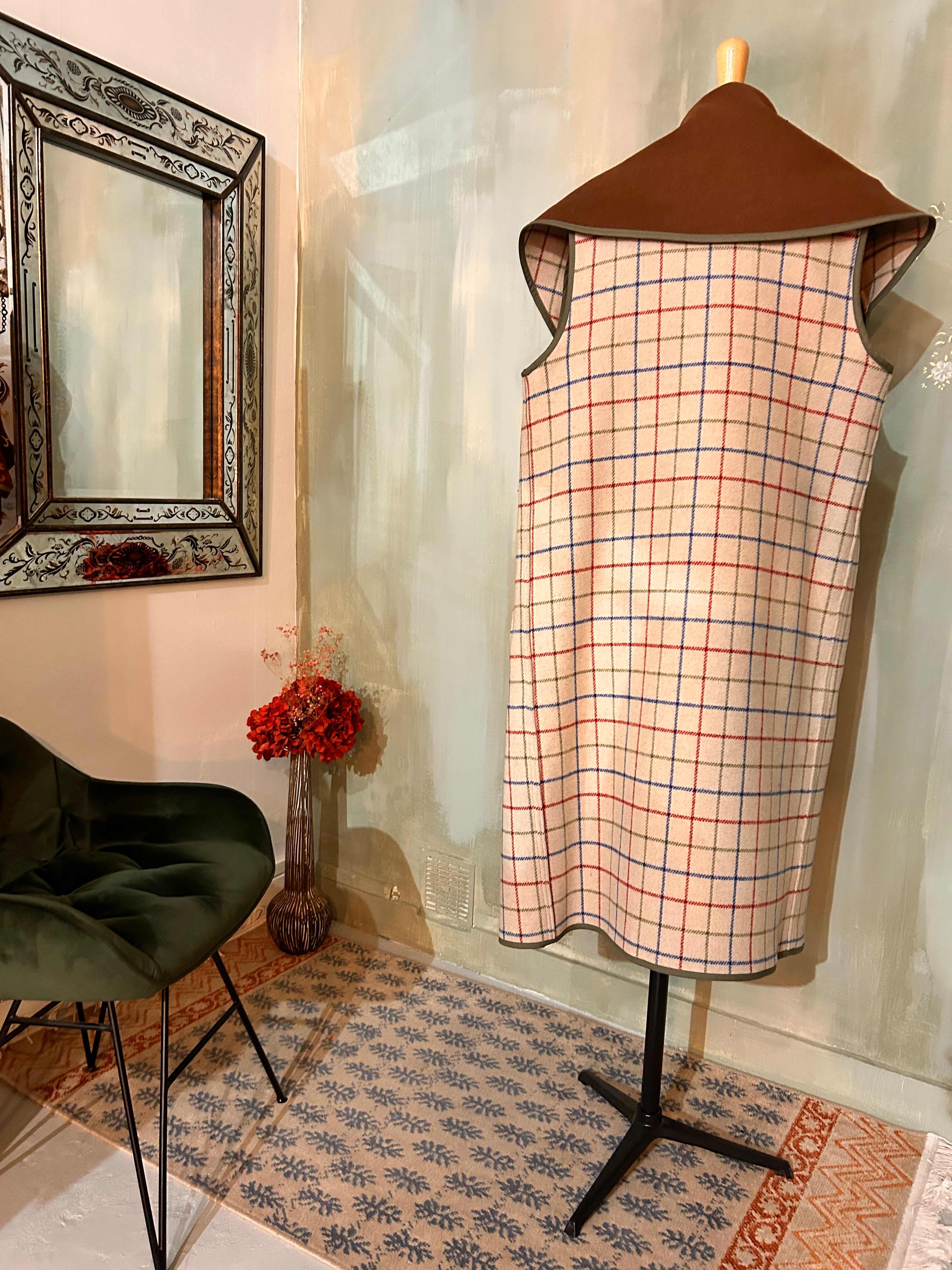 Manteau réversible sans manche en 100% pure laine vierge